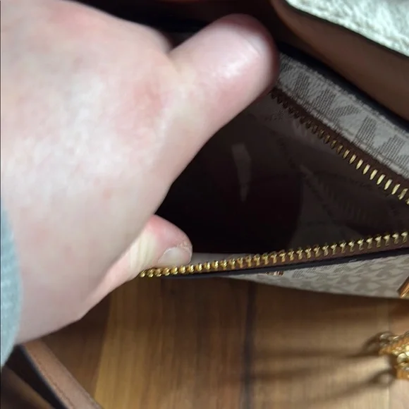 Michael Kors Beige Handbag - Picture 7 of 8